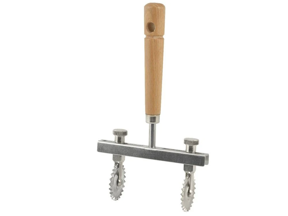 Roller Cutter Stainless Steel Extensible with Handle Wooden